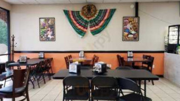 Taqueria Los Compadres inside