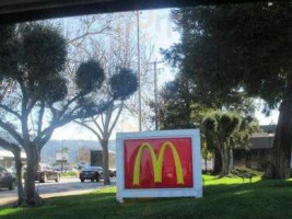 Mcdonald' Of Los Gatos outside