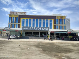 Sarvottam outside