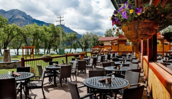 The Lakeside Chophouse at the Bayshore Inn inside