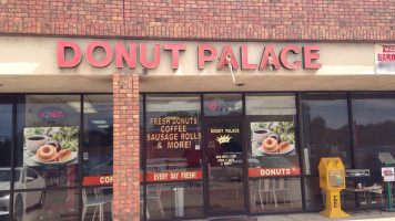 Donut Palace outside