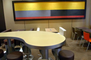 Mc Donalds Sqy Ouest inside