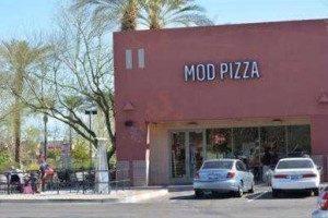 Mod Pizza outside