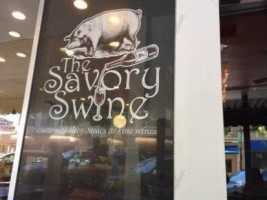 The Savory Swine outside