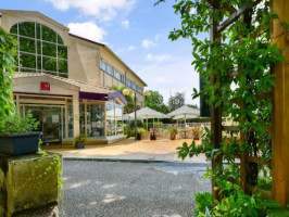 Les Voyageurs Ferme outside