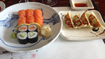 Sushi Gozen food