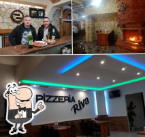 Pizzeria Riva food