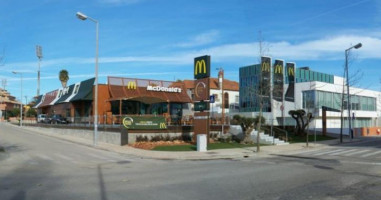 Macdonalds outside