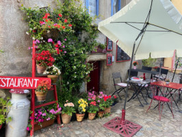 Le rouge bar a tapas inside