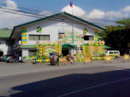 Jollibee outside