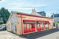 Creperie La Gourmandise outside