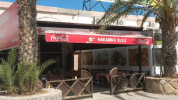 Magarina Bulli outside