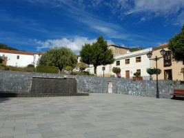 La Fuente outside