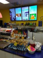 Frozo's Frozen Yogurt food