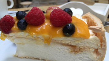 Miss Pavlova food