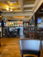 Maunsell's Dining Pub Off Licence inside