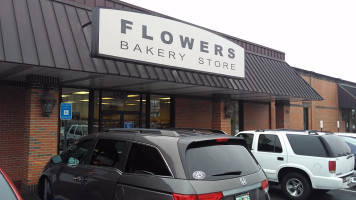 Flowers Bakery Store outside