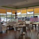 Nera Center- Cafenea Spălătorie Auto Expres Auto Accesorii Piese În interior
