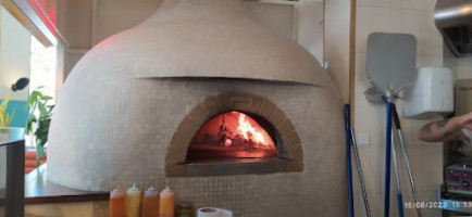 Pizzeria La Roma food