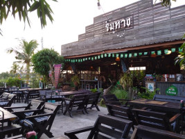 ริมทาง ร้านอาหารข้างบึง food