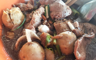 ร้านก๋วยเตี๋ยวลุงดม food