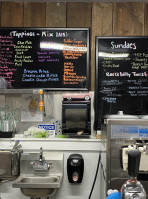 'hanna 's Ice Cream Shoppe inside