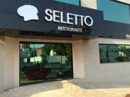 Seletto outside