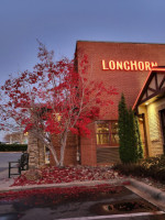 Longhorn Steakhouse outside