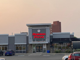 Boston Pizza outside