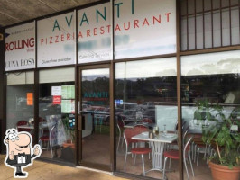 Avanti Pizzeria Cromer inside