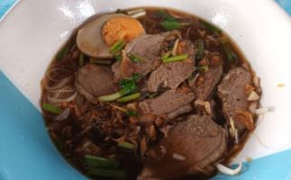 ก๋วยเตี๋ยวเป็ดไก่พะโล้ food