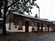 Weighbridge Inn outside