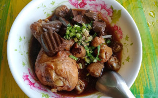 ร้านก๋วยเตี๋ยวไก่มะระบุฟเฟ่ต์คงถาวร inside