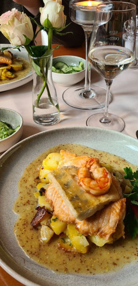restaurant image