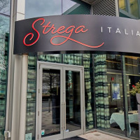 Strega Italiano – Seaport outside