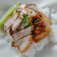 ข้าวหมูแดง หอยทอด เจ๊หม่าว food