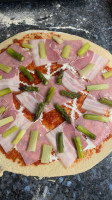 Pizza La Traversienne food