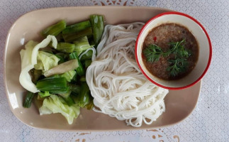 ร้านต้นยางใหญ่ส้มตำไก่ยาง บ้านนาข่า food