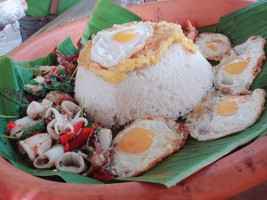 ร้านกระเพราในตำนาน สาขาสวนกระแส งิ้วราย นครชัยศรี food