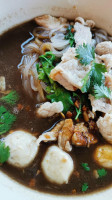 ร้านก๋วยเตี๋ยว​น้องกีต้าร​์ food