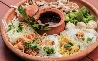 ก๋วยเตี๋ยวเรือตะแคงหม้อซด สาขาโนนหันชุมแพ ขอนแก่น food