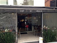 Café e Bristro outside