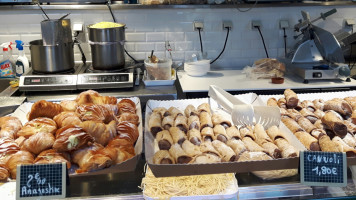 Les Halles De Talence food