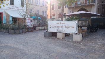 L'auberge Du Vigneron outside