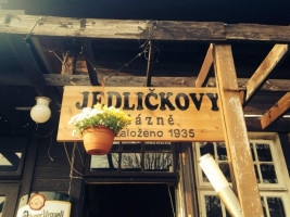 Restaurace Jedličkovy Lázně inside