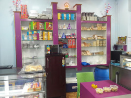 Mannai Mallie's Cake Shop food