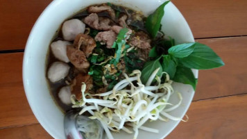 ก๋วยเตี๋ยวเรือชามเล็กหนองบัวแดง food