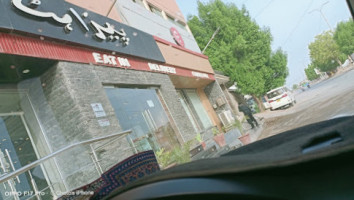 Pizza Hut Sukkur outside