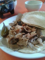 Los Arcos Carnitas Y Barbacoa food