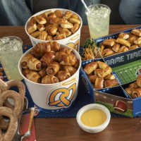 Auntie Anne's/cinnabon food